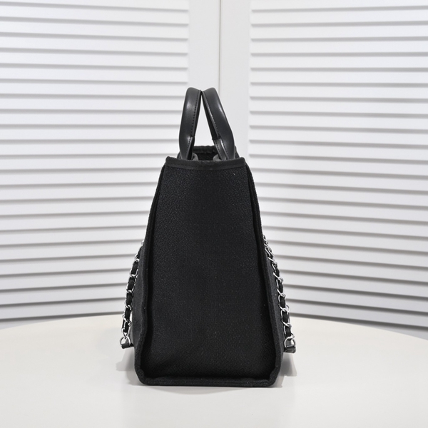 シャネルバッグ背面デザイン